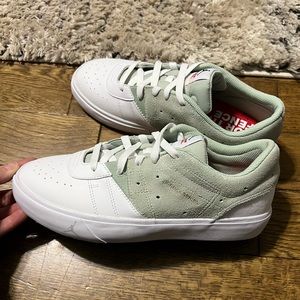 Nike air Jordan series ES size 8